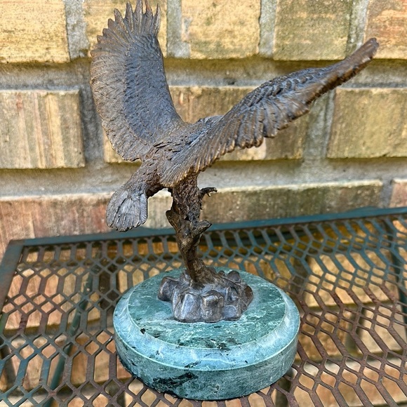 Phil Hauser Approaching Eagle bronze Sculpture on marble Base - Picture 11 of 14